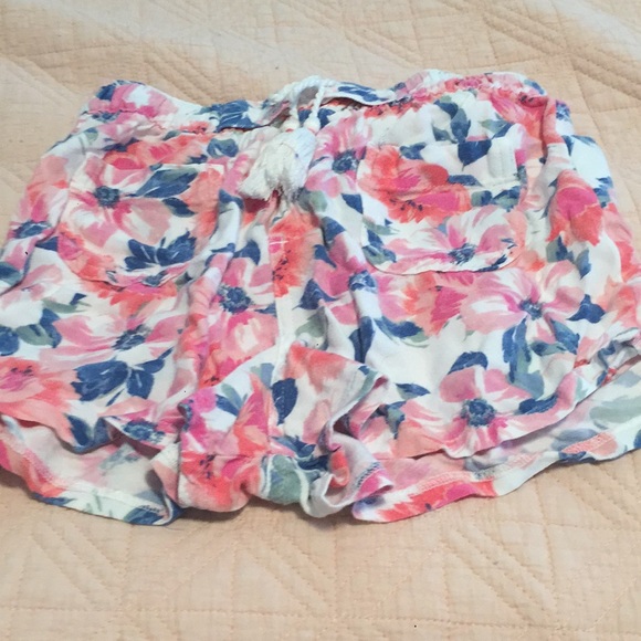 Floral shorts from Abercrombie kids. - Picture 1 of 3